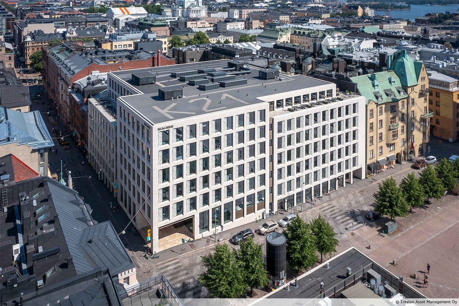 Vuokrataan kellarikerroksen pienvarasto, johon on esteetön kulkuyhteys hissillä ja portaikon kautta. Tilassa on vesipiste. Tila jaettavissa pienempiin varastotiloihin 20-83 m² .