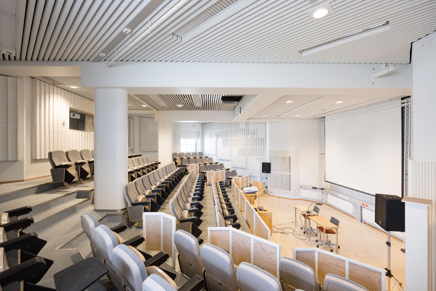 Auditorio 84 henkilölle