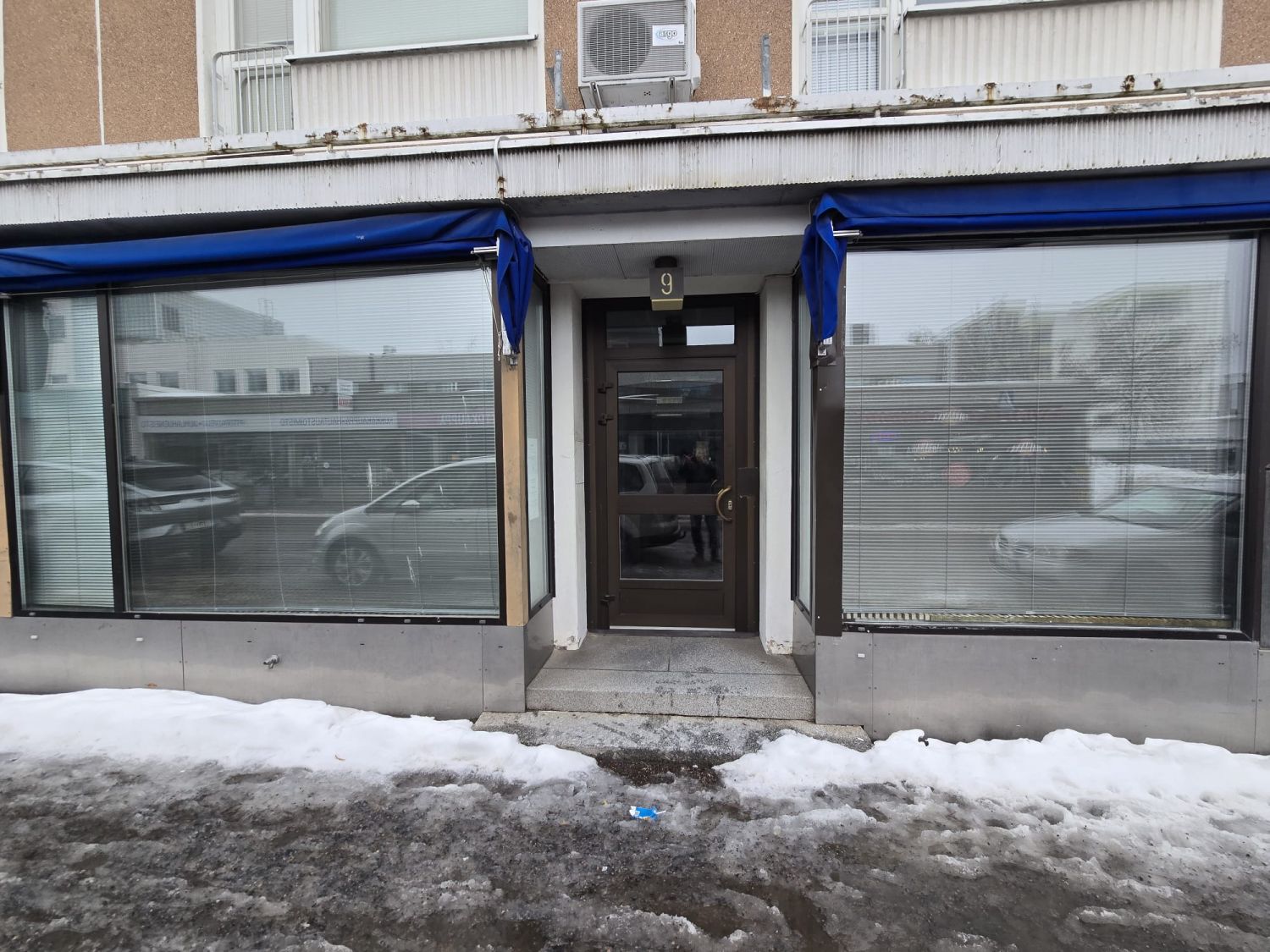 Sisäänkäynti Lappeentien puoli