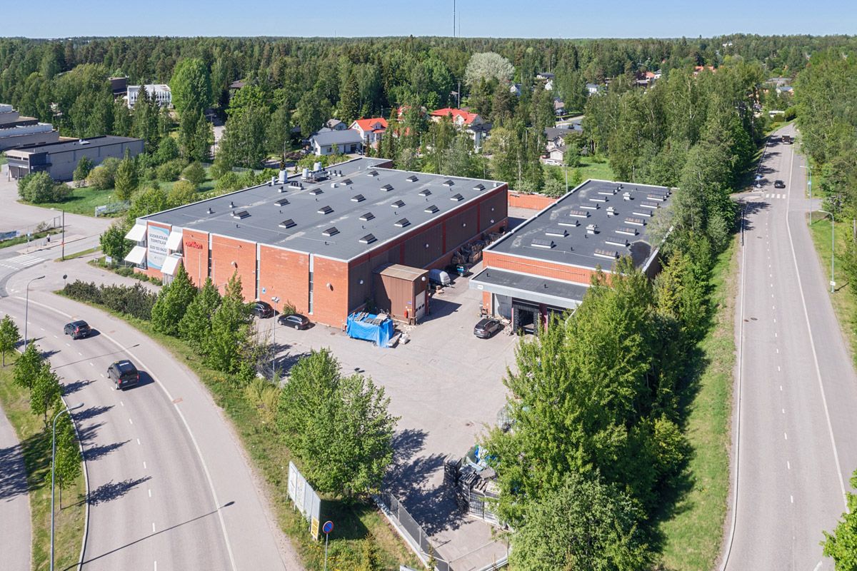Kattilalaaksontie 1 koostuu kahdesta erillisest&auml; teollisuuskiinteist&ouml;st&auml;, jotka tarjoavat toimivat pui...