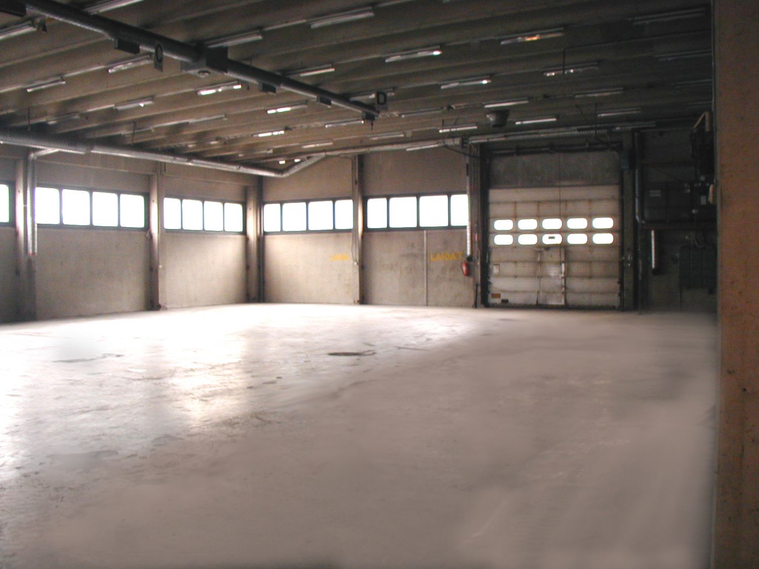 375 m² varasto + 65 m² toimisto Helsingin Itä-Pakilassa rauhallisella pienteollisuusalueella. Korkeus 6m ja iso 4,5m kor...