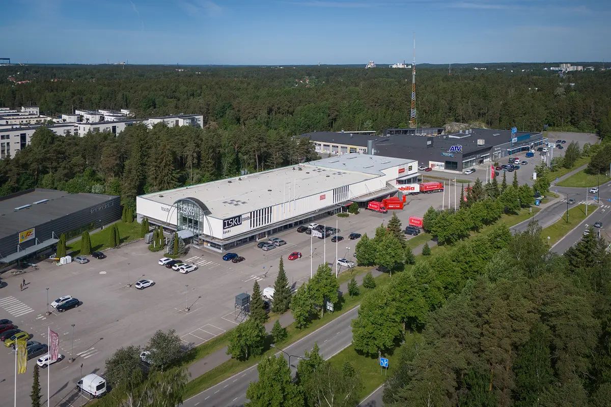 Vuokrataan monipuolista liiketilaa vilkkaalta Turun L&auml;nsikeskuksen alueelta, osoitteesta Satakunnantie 162. Tila...