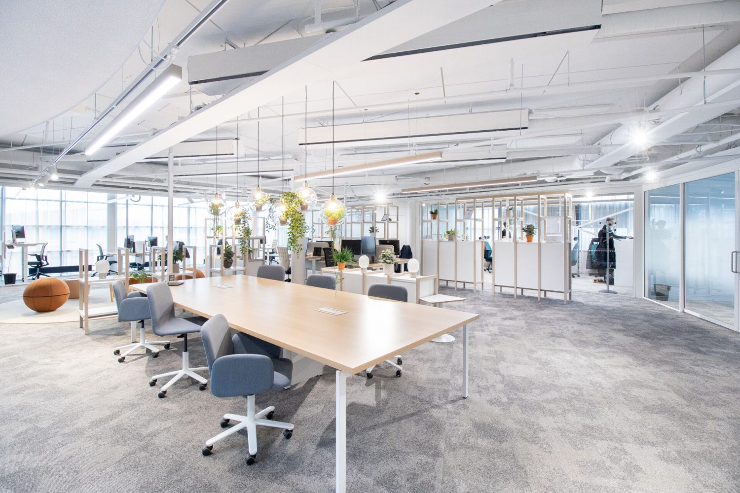S&auml;teri Business Park on moderni ja monipuolinen toimistokokonaisuus Lepp&auml;vaarassa, aivan Keh&auml; I:n ja j...