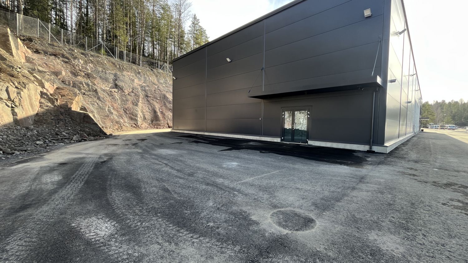 Uusi korkea varasto-/ tuotantohalli Seppälänkankaalla