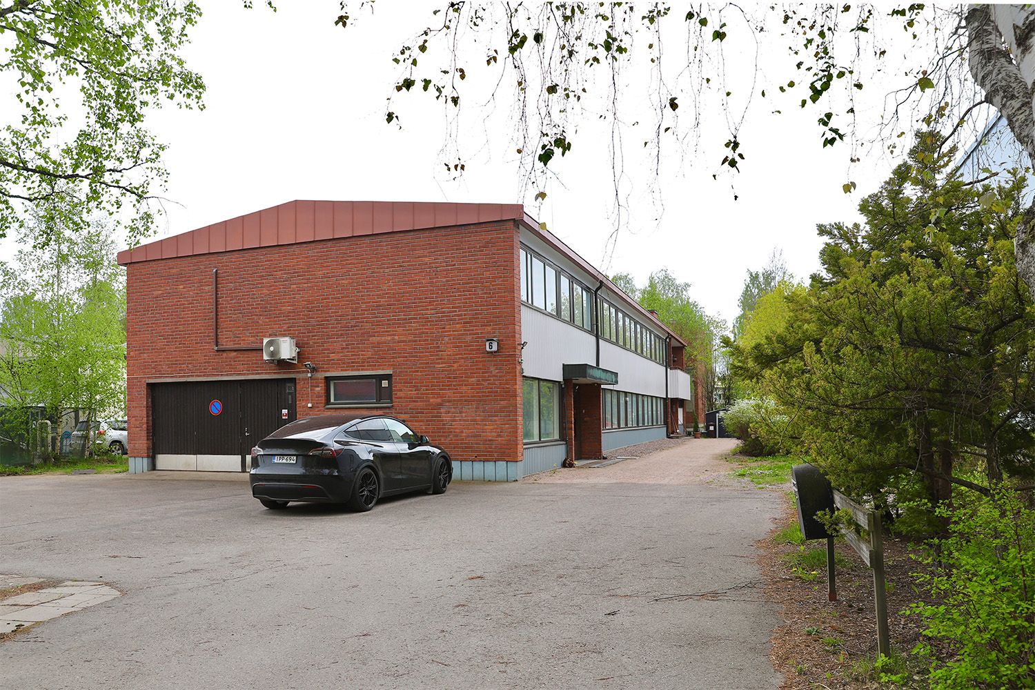 Vuokrataan kaksi toimistotilaa Helsingistä Itä-Pakilasta!