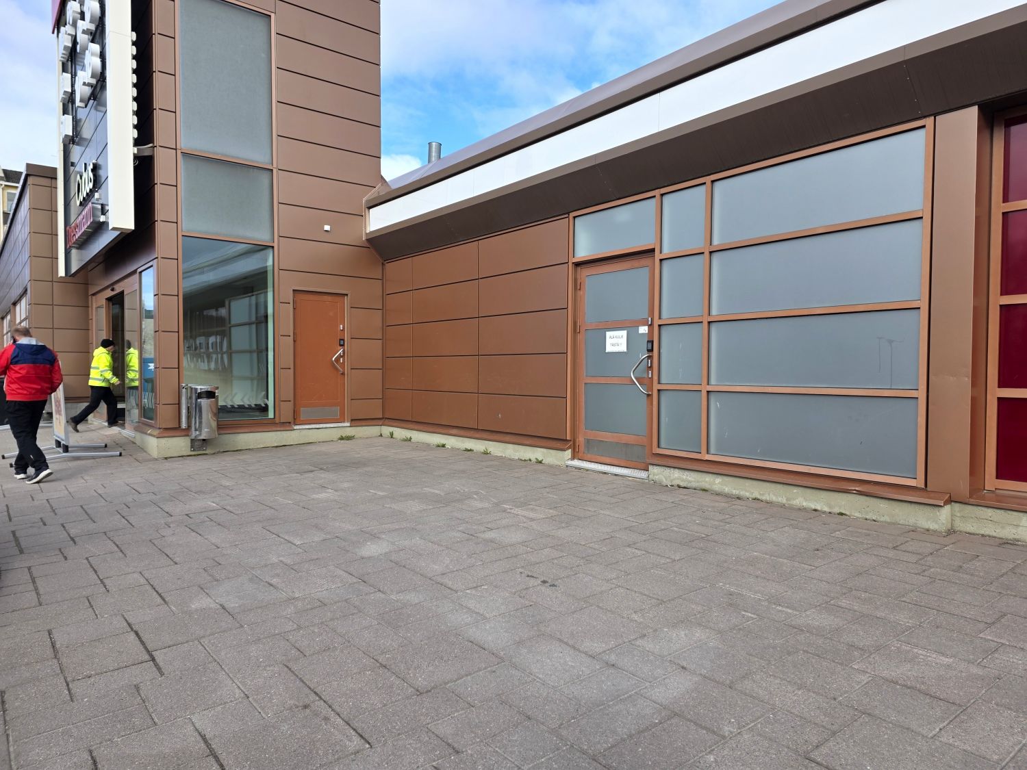 Unelmien kahvilapaikka valmiissa asiakasvirrassa – Iisa-kauppakeskus, Iisalmi.

Etsitkö valmiiksi vilkasta sijaintia kah...