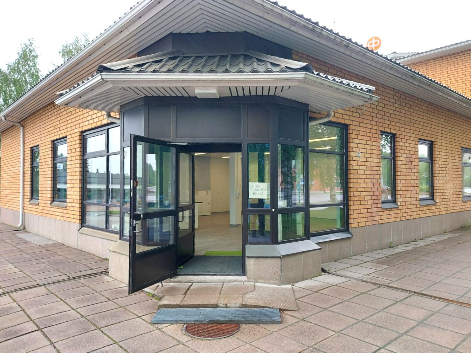 Liiketila 103 m² – keskeinen sijainti Vieremällä pankkikiinteistössä.

Vuokrattavana siistikuntoinen ja monikäyttöinen 1...