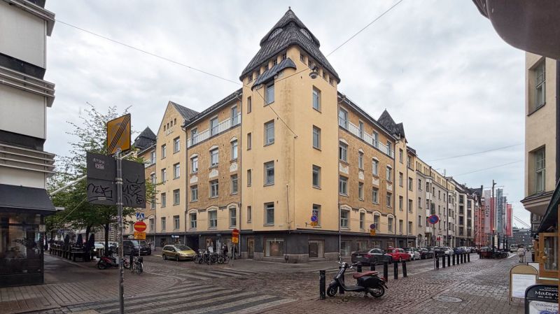Juuri remontoitu kompakti ja näkyvä liiketila Helsingin keskustassa. 