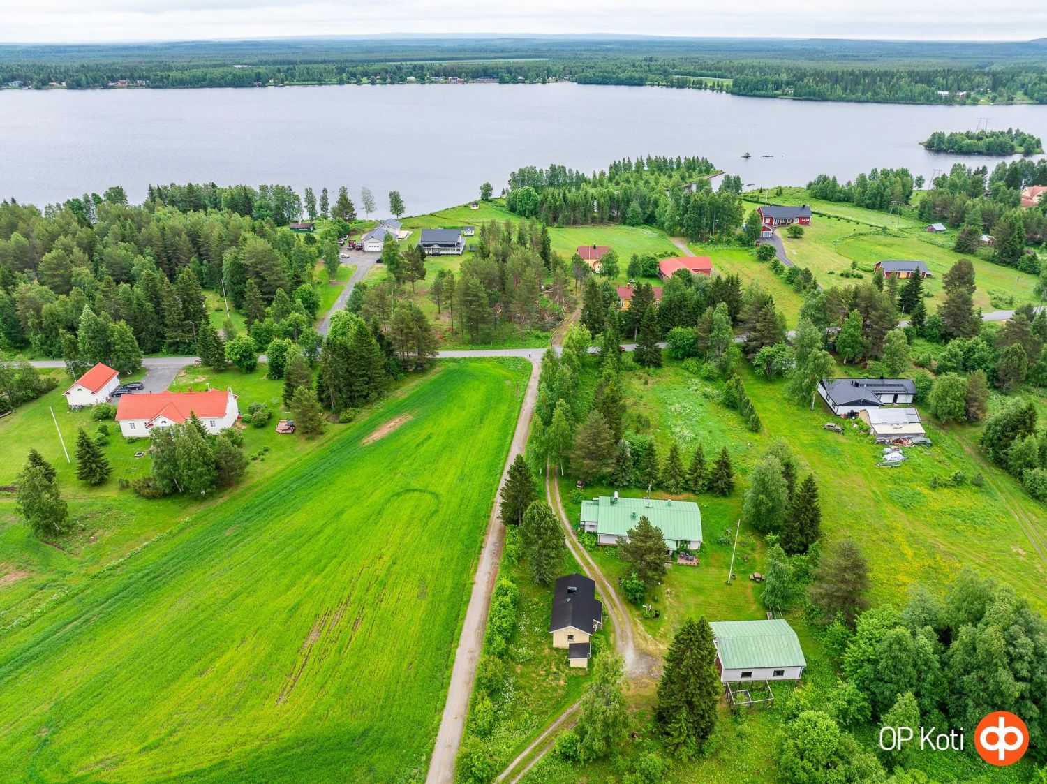 Ihanalla Keminsuun alueella iso maa-alue omakotitalon rakentamispaikaksi, rakentaminen poikkeamispäätöksellä.