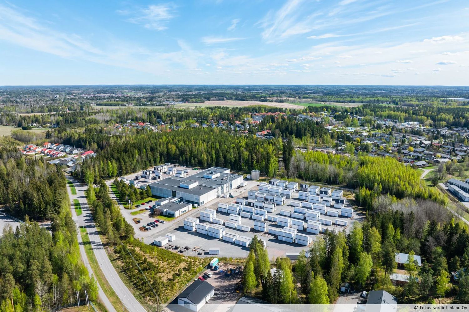 Vuokrattavana laaja ja toimiva varastokokonaisuus Järvenpään Puurtajankatu 27:ssä, aivan keskustan tuntumassa. Kohde sijaitsee keskeisellä paikalla osana Helsingin seudun metropolialuetta ja tarjoaa erinomaiset puitteet varastointi- ja logistiikkatoiminnoille. Tontin koko on 62.416 m², ja siinä on r...