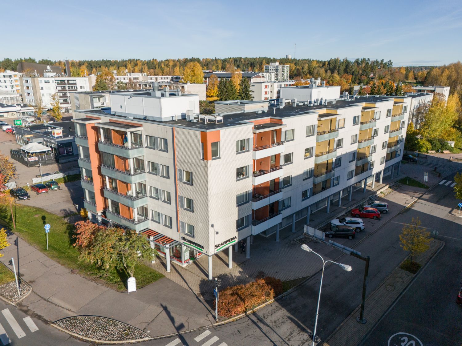 Suunnitteletko liiketilojen hankkimista? Nyt myynnissä n. 550 m² liiketilaa Klaukkalan keskustassa. 

Tilat myydään vu...