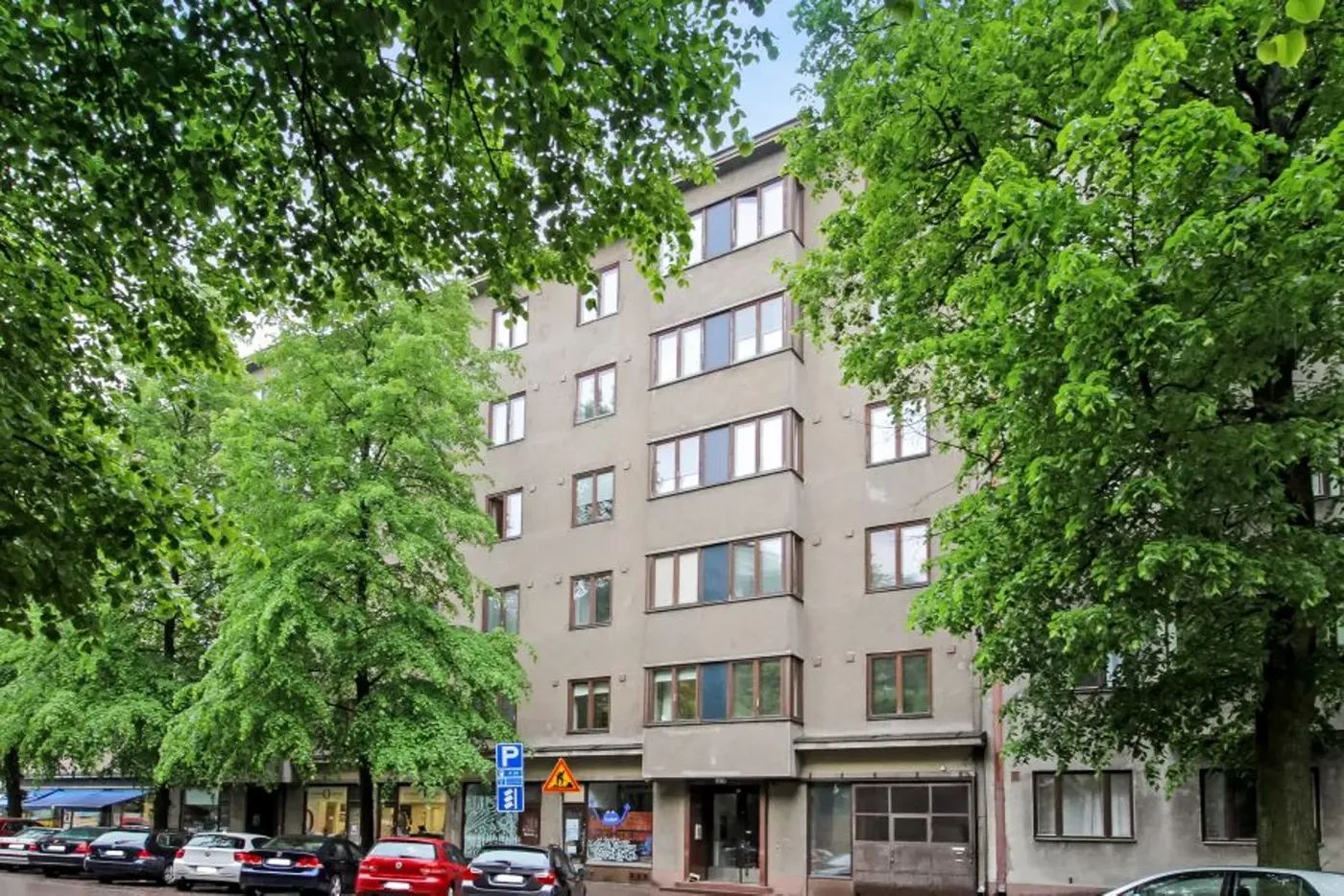 Katutason liiketilaa Töölössä.

Tämä 75,5 m² liiketila sijaitsee kiinteistön katutasossa. Isot ikkunat vehreän kadun suu...