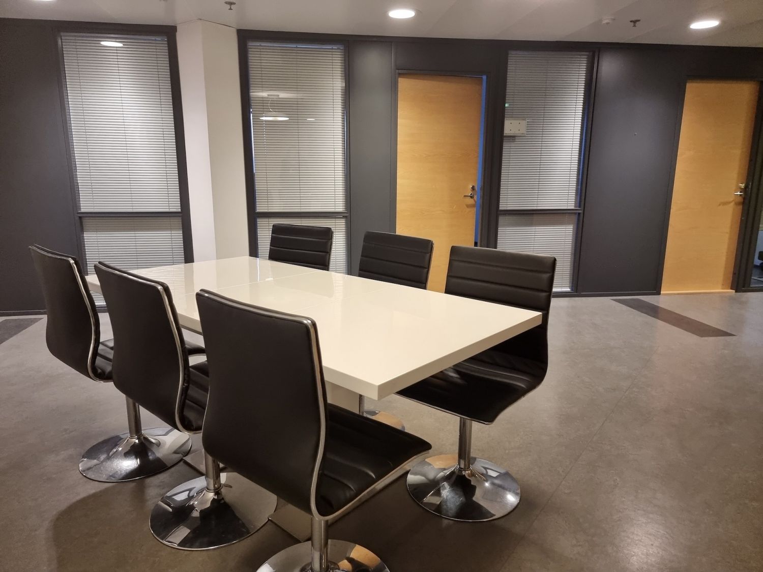 HItsaajankatu 22 3.krs pientoimistoalue2835.jpg