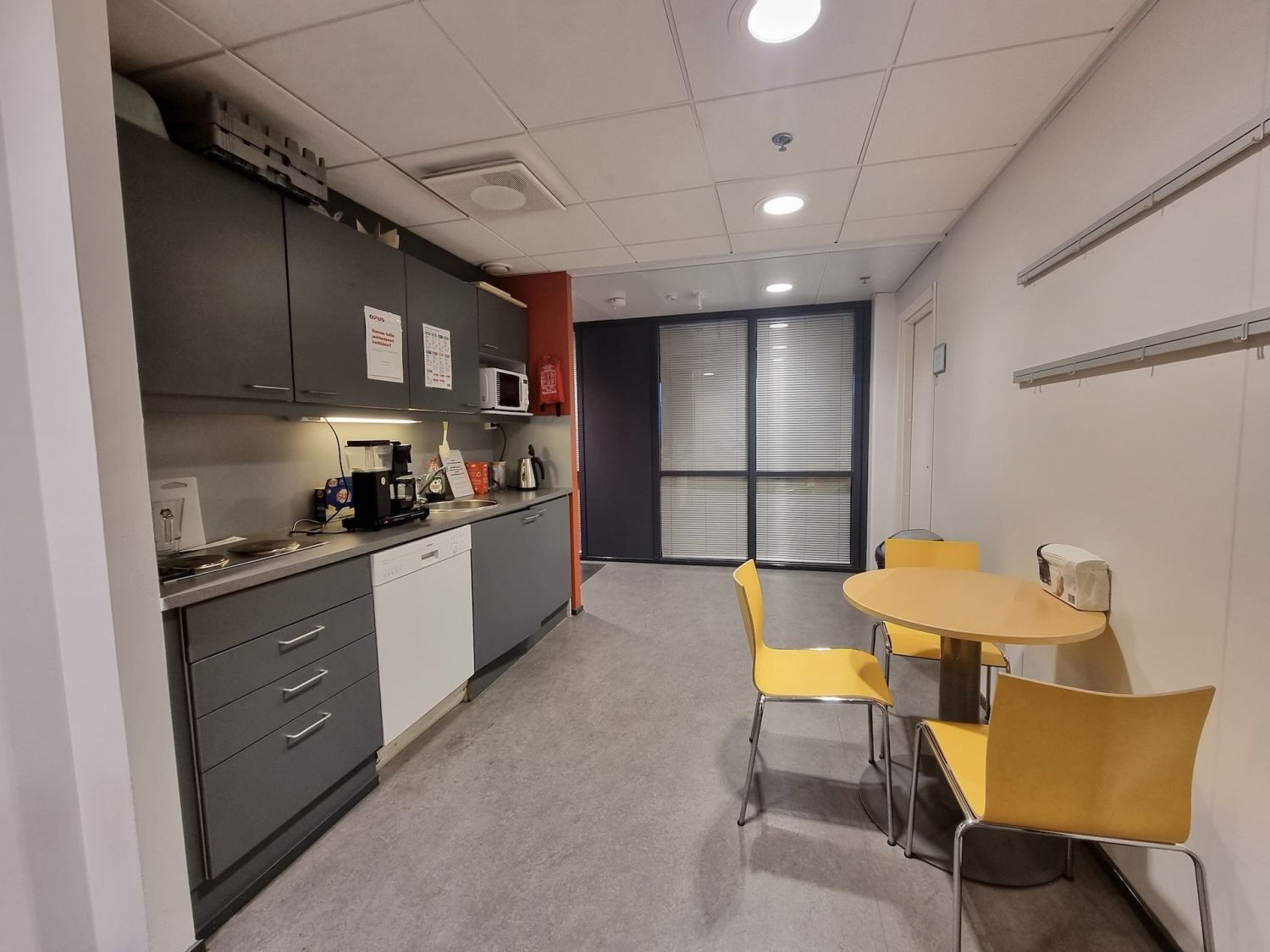 HItsaajankatu 22 3.krs pientoimistoalue3013.jpg