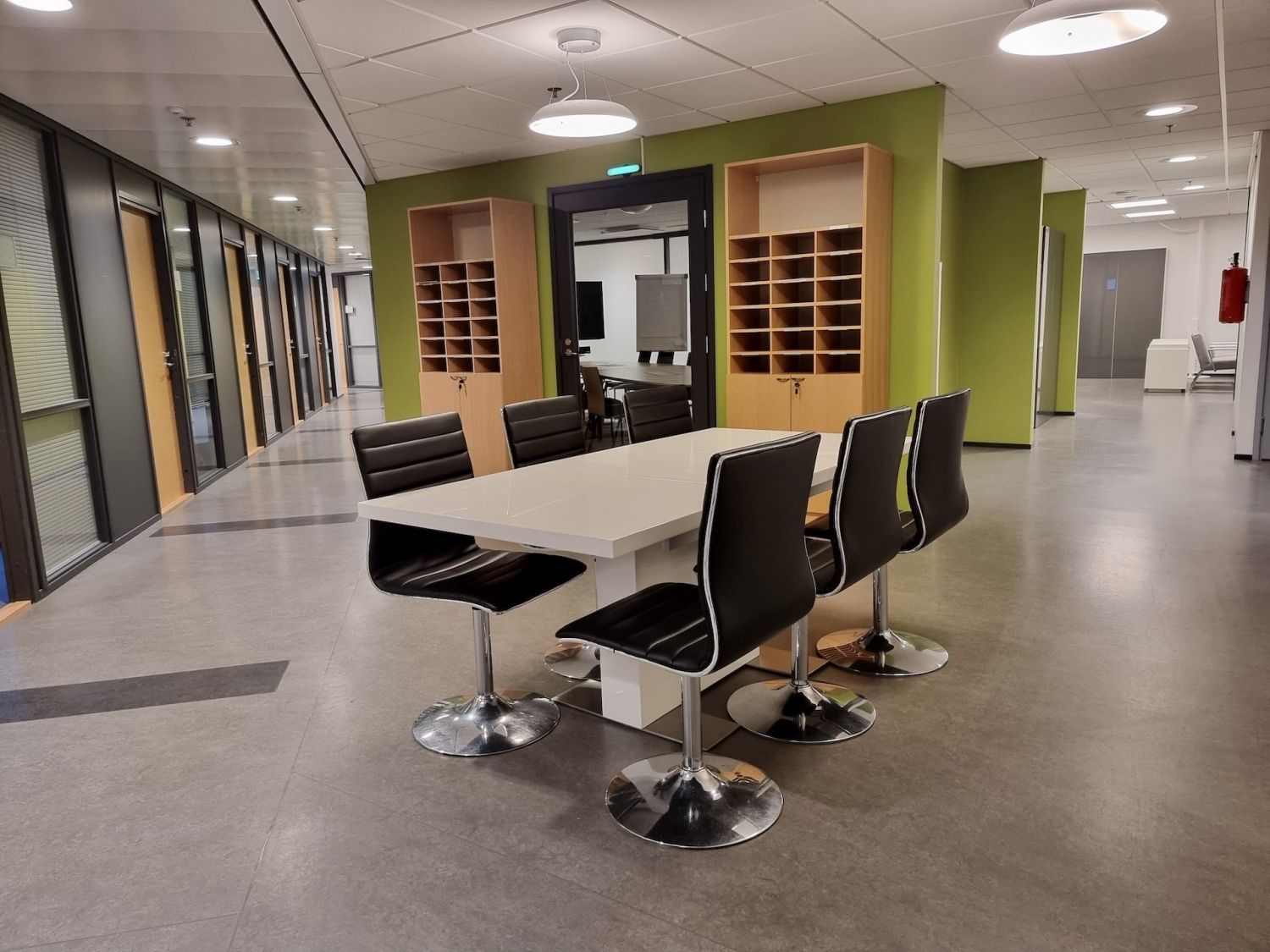 HItsaajankatu 22 3.krs pientoimistoalue3026.jpg