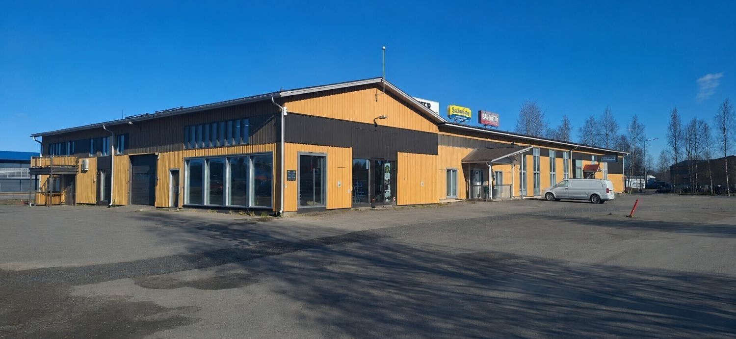 VUOKRATTAVANA: Monikäyttöinen liike –toimitila  Kempele, HakamaaHeti vapaa, hyväkuntoinen ja muunneltava tila myynti-, varasto käyttöön.Tilassa on laaja ja valoisa myymälätila ja se soveltuu hyvin esim myymälä / varaosamyymälän toimintaan.Kohokohdat:•	Sijainti: Erinomainen näkyvyys ja saavutett...