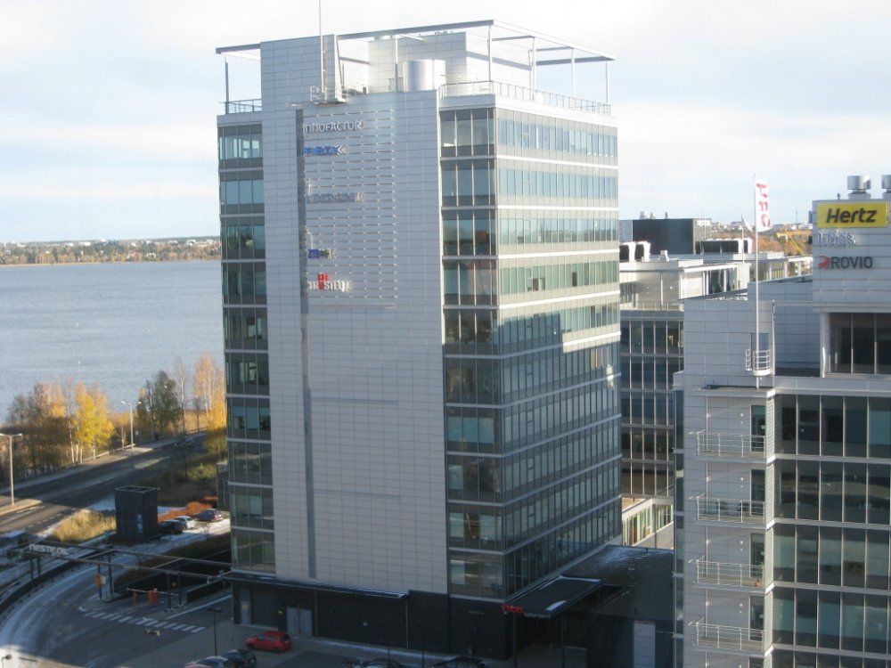 Vuokrattavana 6. kerroksen avara 560 m2 monitilatoimisto kuudennessa kerroksessa näköalapaikalla Espoossa meren rannassa...