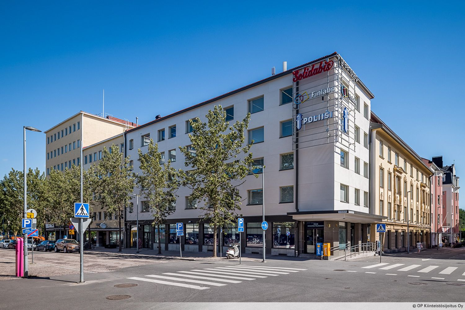 Vuokrataan koko 4. kerroksen kattava moderni toimistotila erinomaisella sijainnilla Oulun keskustassa. Tila on mahdollista jakaa myös pienempiin kokonaisuuksiin esimerkiksi 173 m² ja 557 m² tai 283 m² ja 447 m². Kellarikerroksesta mahdollista vuokrata 30 m² varastotila, jonka lisäksi kerroksesta löy...