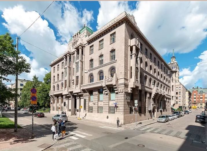 Ikoninen graniittilinna SUOMITALO sijaitsee Helsingin keskustassa vanhan kirkkopuiston laidalla. Mittavan peruskorjaukse...