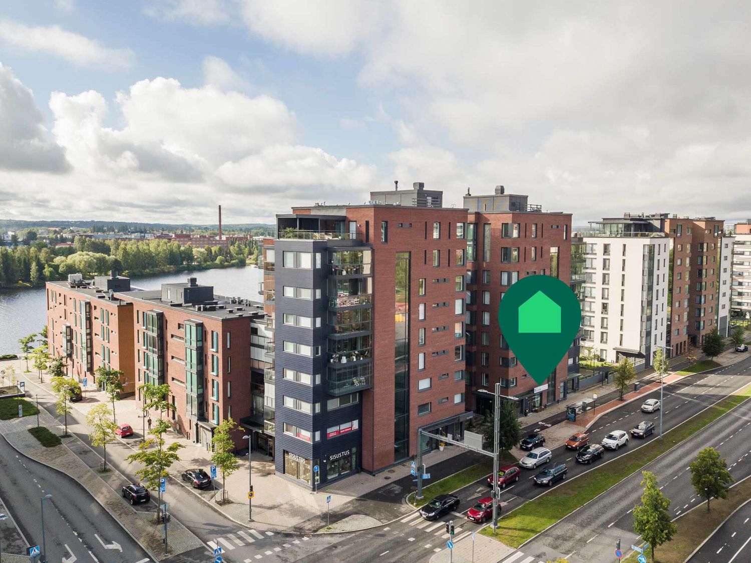 Liikehuoneisto huippupaikalla! Ratinanranta on saavuttanut nopeasti ansaitun paikkansa yhtenä Tampereen arvostetuimmista asuinalueista. Nyt myynnissämme on 36,5 m²:n katutason liikehuoneisto, jossa ikkunat Tampereen Valtatien suuntaan. Aivan liikehuoneiston edessä on  pysäköintitilaa asiakkaillesi. ...