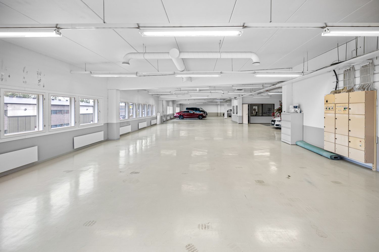 Sulantie on kautta maan tunnettu erityisesti autokaupoista, nyt alue on muuttumassa ns. puolikaupalliseksi alueeksi. Vuo...
