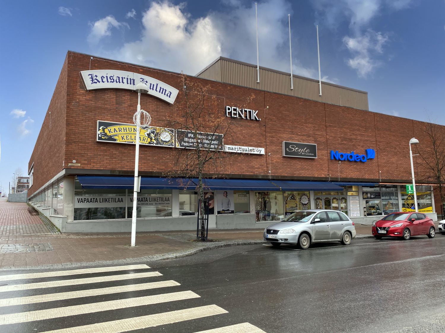 Kaksi erillistä vierekkäistä avointa liike-/toimitilaa Iisalmen keskustassa Keisarinkulmalla katutasossa. Tilat tarpeen ...