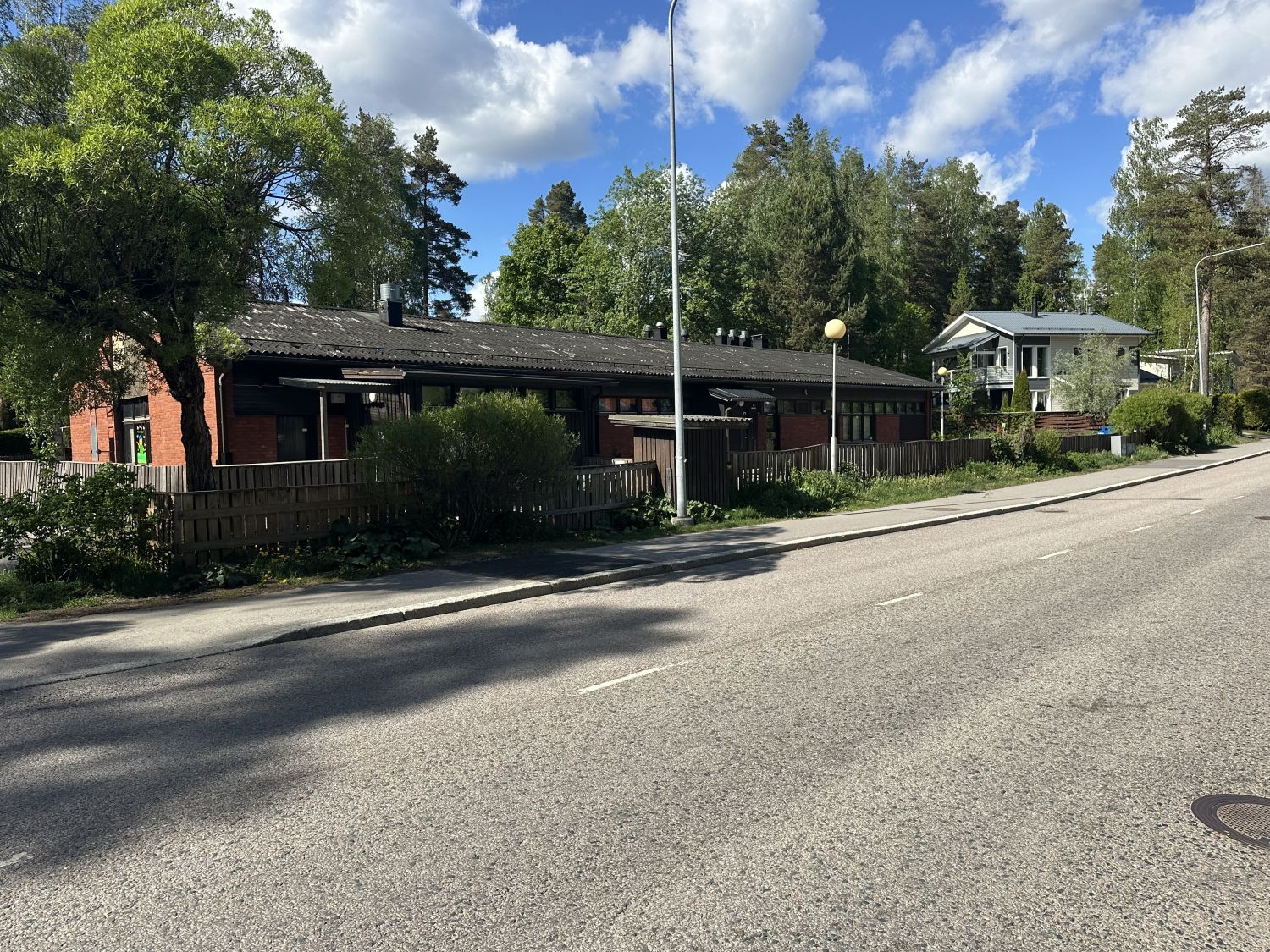 Myydään päiväkotikäytössä oleva kiinteistö Vantaan Kuninkaanmäessä. Kaava mahdollistaa myös asunto/hoivarakentamisen. Hy...