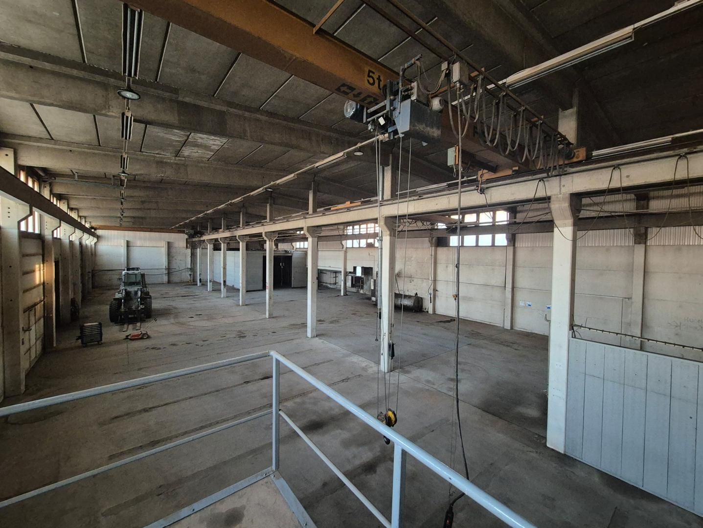 Hallitilaa 1200m2 siltanostureilla
