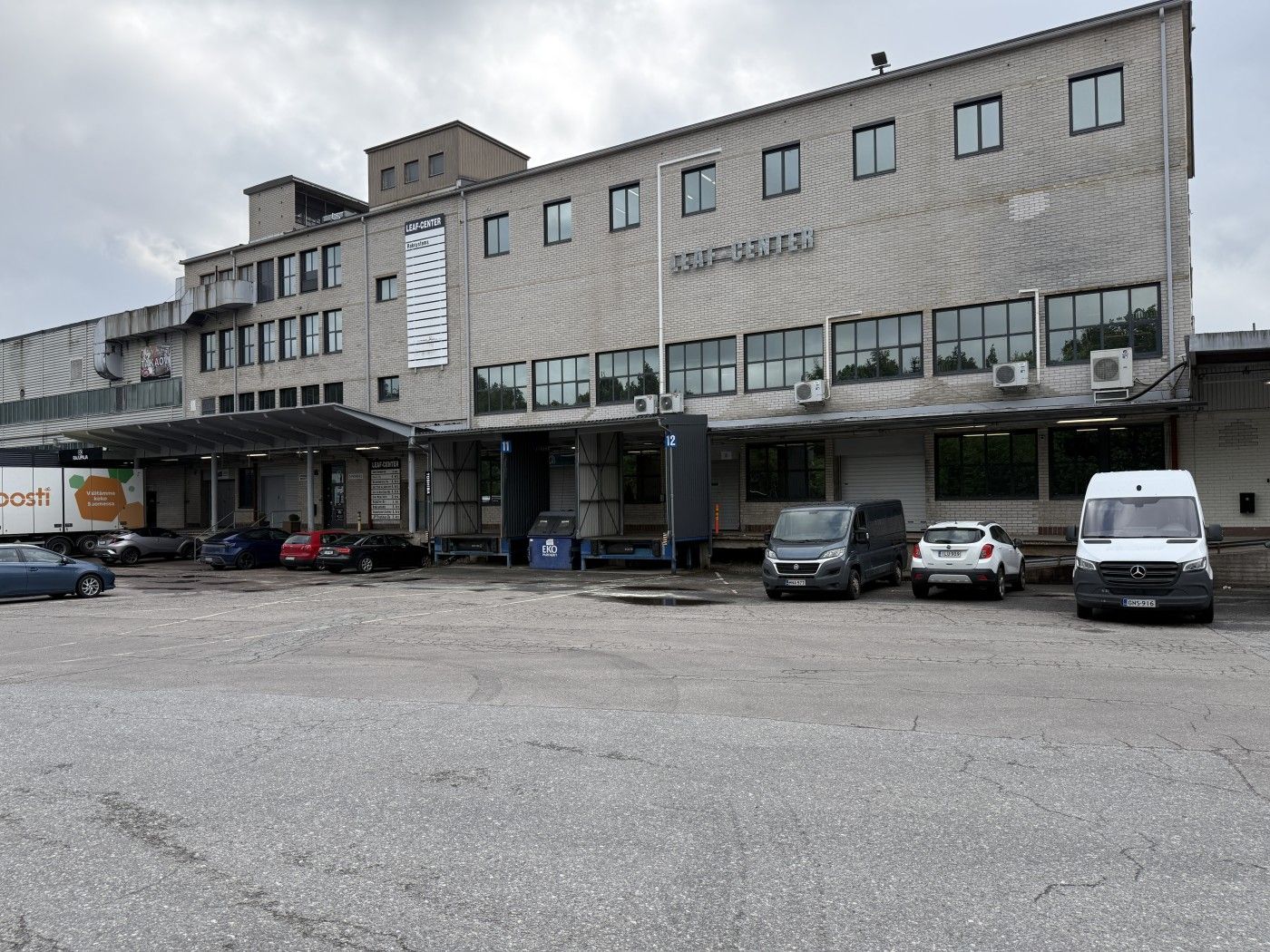 VUOKRATTAVANA: Tilava 1319 m² varasto- ja logistiikkatila lastauslaiturilla – Leaf Center, TurkuEtsitkö yrityksellesi helposti saavutettavaa varasto- tai tuotantotilaa erinomaisten liikenneyhteyksien varrelta? Historiallisessa ja persoonallisessa Leaf Centerissä on nyt vapaana toimitila, joka sove...