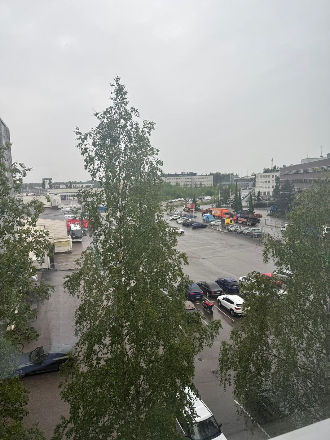 Näkymä tilan ikkunasta etelään