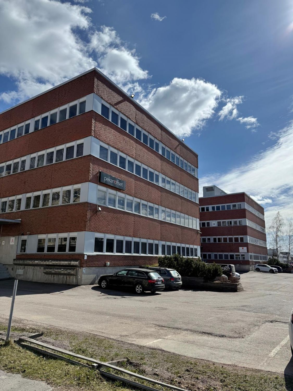 Kiinteistön parkkipaikka/sisäpiha