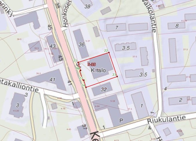 Myydään Hankasalmen kirkonkylän taajamassa myytävänä entinen kauppakiinteistö