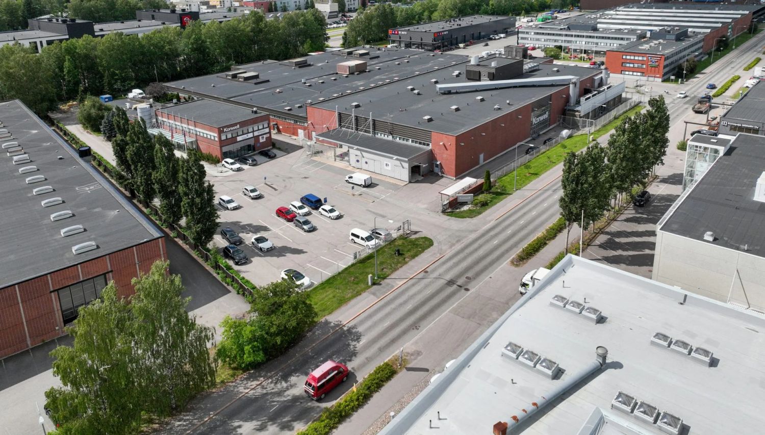 Muunneltava 1 676 m²:n varasto- ja tuotantotila erinomaisella sijainnilla Konalassa
