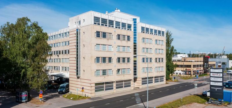 Siisti, teollisuushenkinen toimisto kiinteistön 6. kerroksesta, Herttoniemen teollisuusalueelta.