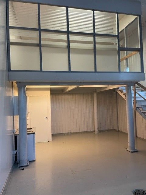 Pirkkalan Talliosakkeelta ikkunallinen ja valoisa monikäyttöinen päätyvarasto, autotalli, harraste-, toimitila 12. Vuokr...