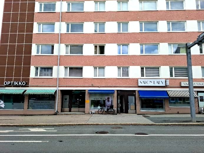 Harvoin tarjolla kompakti ja valmiiksi kampaamokäyttöön soveltuva liiketila Kuopion Haapaniemenkadulta. Noin 27 m²:n til...