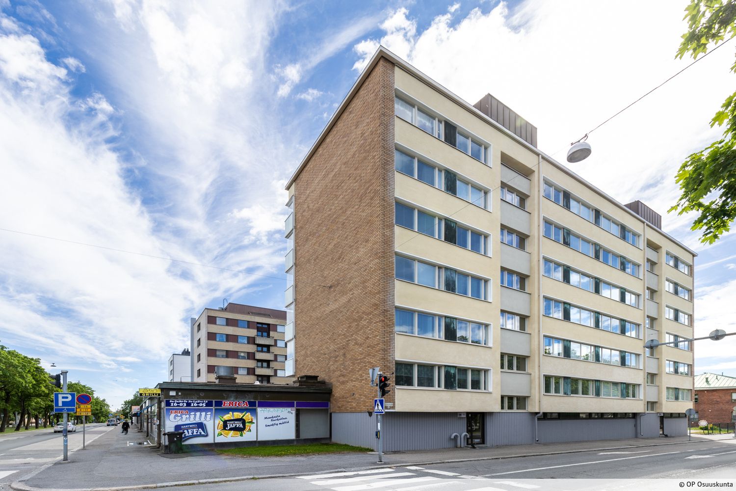 Myydään yhtiön Asunto Oy Kauppapuistikko 34 osakkeet, jotka oikeuttavat kellarikerroksessa sijaitsevien, 245 m² ja 80 m²...
