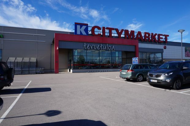 Vuokrattavana 459 m2 siisti ja monikäyttöinen liiketila Savarinkatu 2:ssa. Tila sopii erinomaisesti myymälä-, showroom-, palvelu- tai muuhun asiakaslähtöiseen liiketoimintaan, jossa arvostetaan avaruutta ja muunneltavuutta. Katutason sijainti takaa hyvän näkyvyyden ja helpon saavutettavuuden nii...