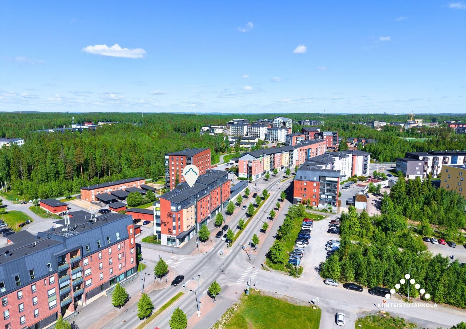 Toimiva ja valoisa liiketila Vuoreksen sydämessäTämä 49 neliön liiketila sijaitsee Tampereen kehittyvässä Vuoreksessa, Vuoreksen puistokadulla. Sijainti tarjoaa erinomaiset puitteet monenlaiselle yritystoiminnalle viihtyisässä ja modernissa ympäristössä. Vuores tunnetaan laadukkaasta kaupunkisuunn...