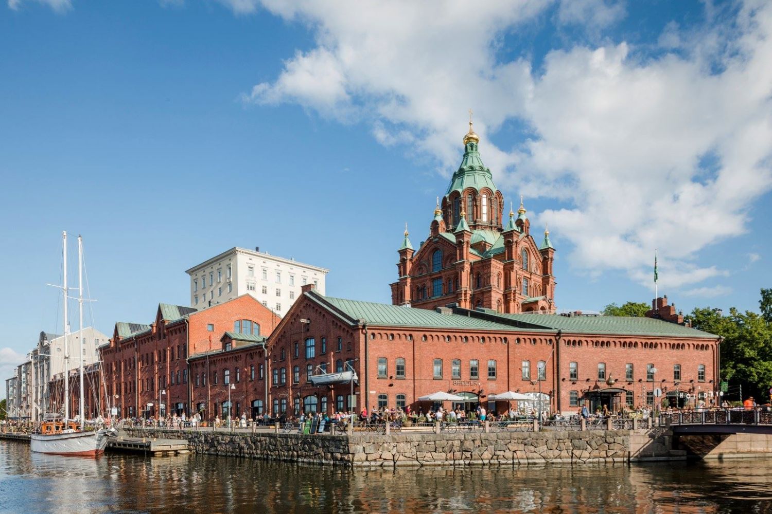 Tämä upea toimisto sijaitsee Kanavarannan ikonisen makasiinirivin keskikerroksissa, tarjoten yhdistelmän historiallista ...