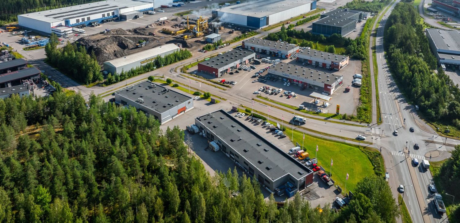 Monikäyttöinen 344 m² katutason halli-/varastotila erinomaisella sijainnilla Tuusulassa