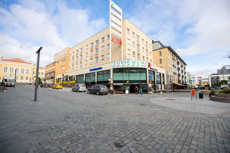 Torikeskus Asemakadulta kuvattuna
