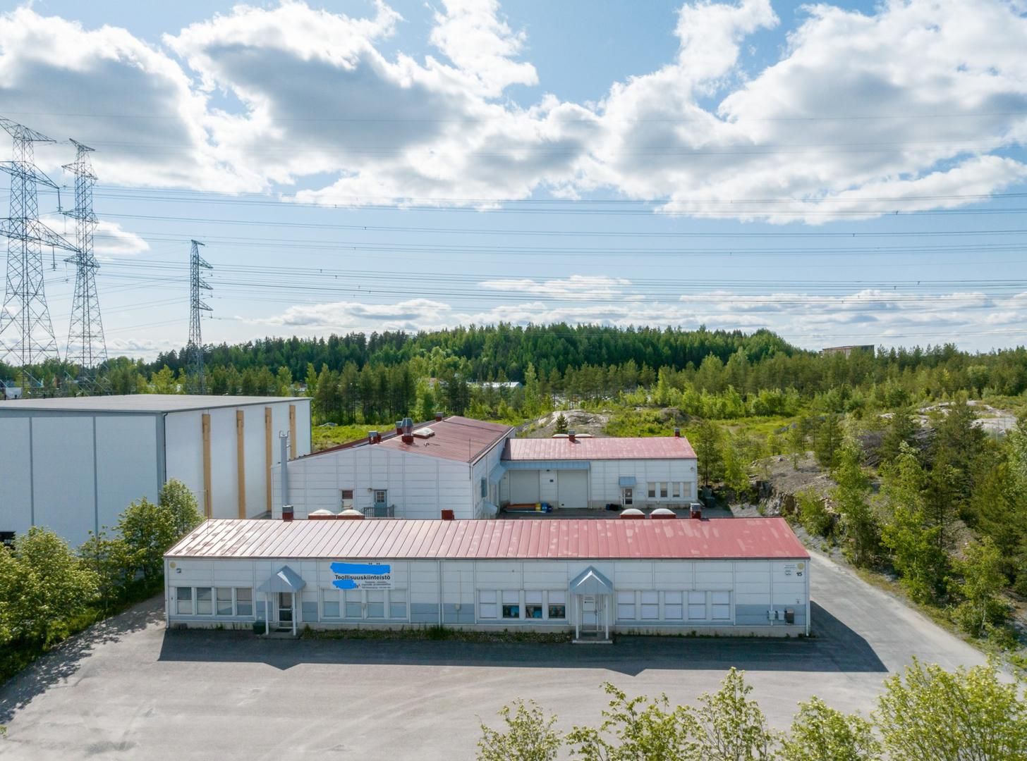 Hallitila Lentolassa 340m2