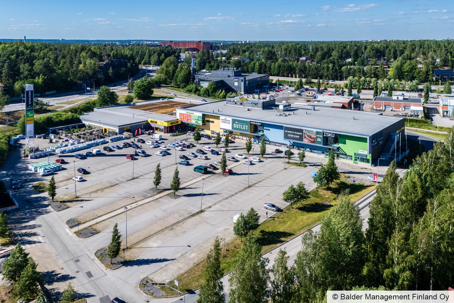 Vuokrataan 31.10.2026 vapautuva 2. kerroksen toimistotila Porttipuisto Shopping -liikekeskuksessa. Toimitila on nykyisessä muodossaan huonetoimistoa, ja kerrokseen on hissiyhteys sekä asiakapuolelta että tavarahissiyhteys lastauslaiturilta. Tila remontoidaan käyttäjän tarpeen mukaan joko toimisto ta...