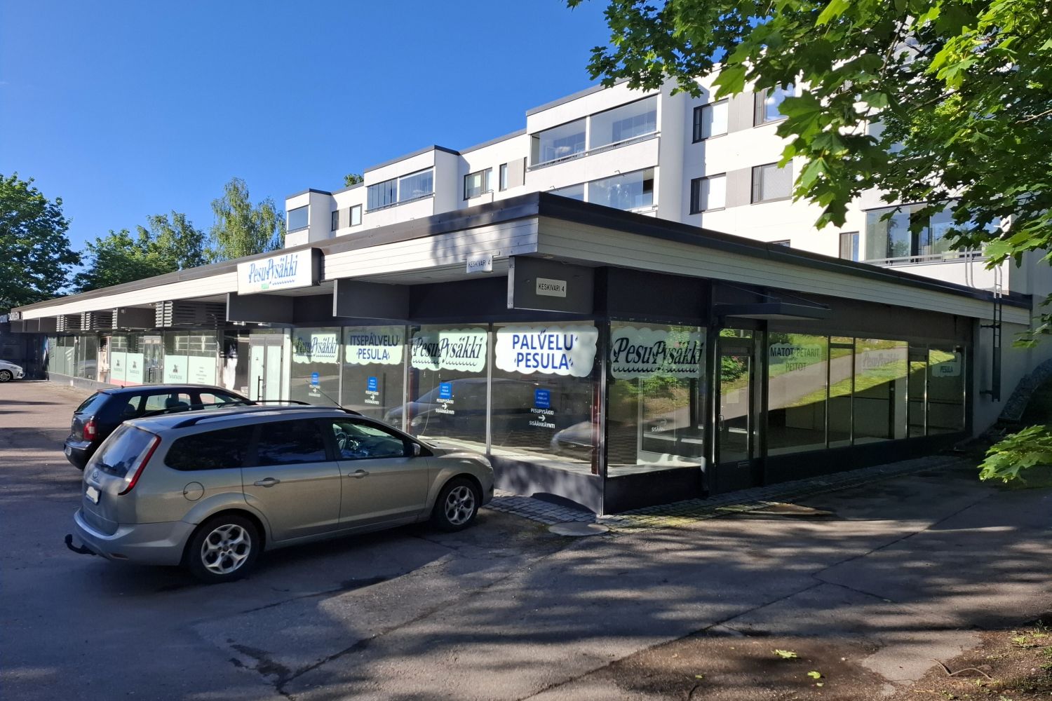 Vuokrattavana n. 157 m² kokoinen liiketila Klaukkalan keskustassa. Liiketilassa on aiemmin toiminut pesula, mutta vuokra...