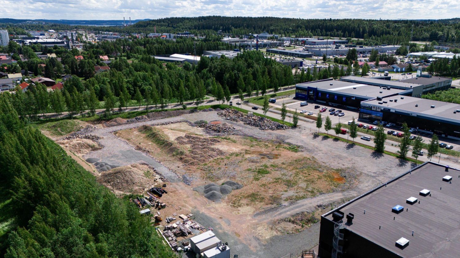 Rakennetaan laadukasta, energialuokka A:n tuotanto- ja varastotilaa 500 – 8 900 m2 vuokralle, keskelle vilkasta kauppakeskittymää Tampereen Lielahdessa.