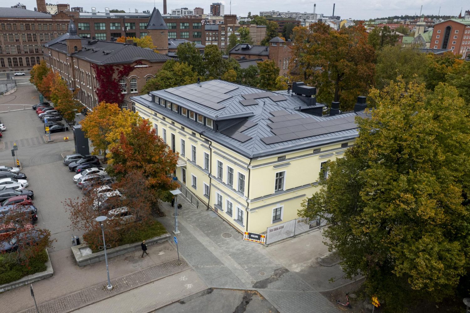 Vuokrataan 369,5 m2 toimisto- ja ravintolatilaa rakennus- ja kulttuurihistoriallisesti arvokkaasta sekä kaupunkikuvan säilymisen kannalta tärkeästä Frenckellin konttorista.