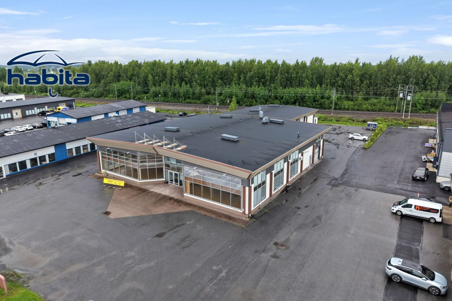 Liiketilaa 1175m², jaettavissa 847m² + 328m².