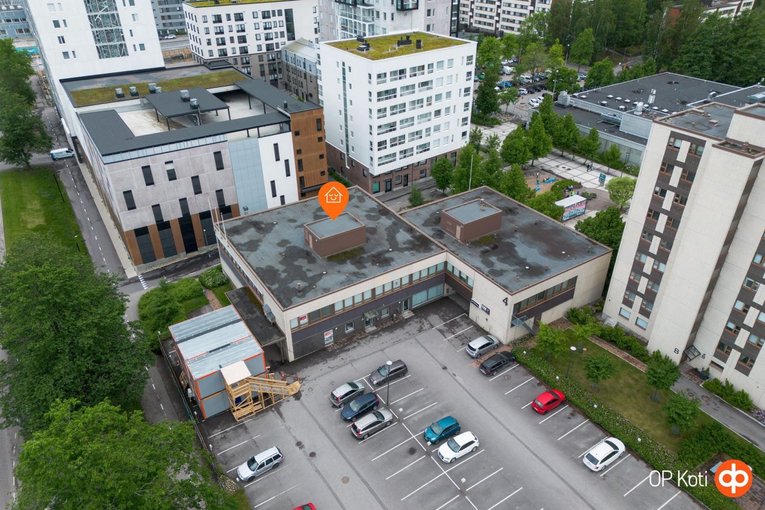 Hyvä kuntoinen liiketila 432 m² (+ lisätilamahdollisuus 128 m²) !Tarjolla monipuolinen ja selkeästi jäsennelty katutason liike-/toimitila Myyrmäen keskeisellä ijainnilla. Tilakokonaisuus soveltuu nykyisellään erinomaisesti asiakaspalvelua vaativaan liiketoimintaan, toimistoksi tai hyvinvointi- j...