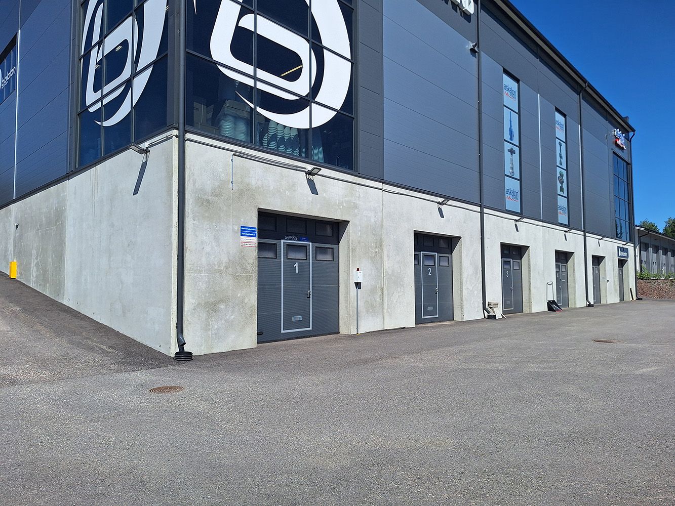 Vuokrataan hyvä hallitila Söderkullassa! Kuukausivuokrahinta: 590 €/kk + alv